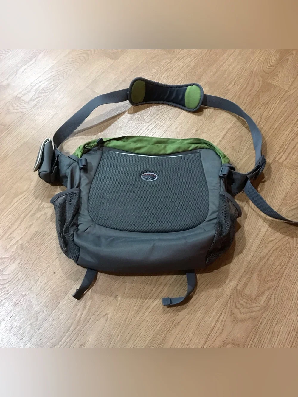 Osprey ReSource Elroy Green and gray Laptop Messenger Bag